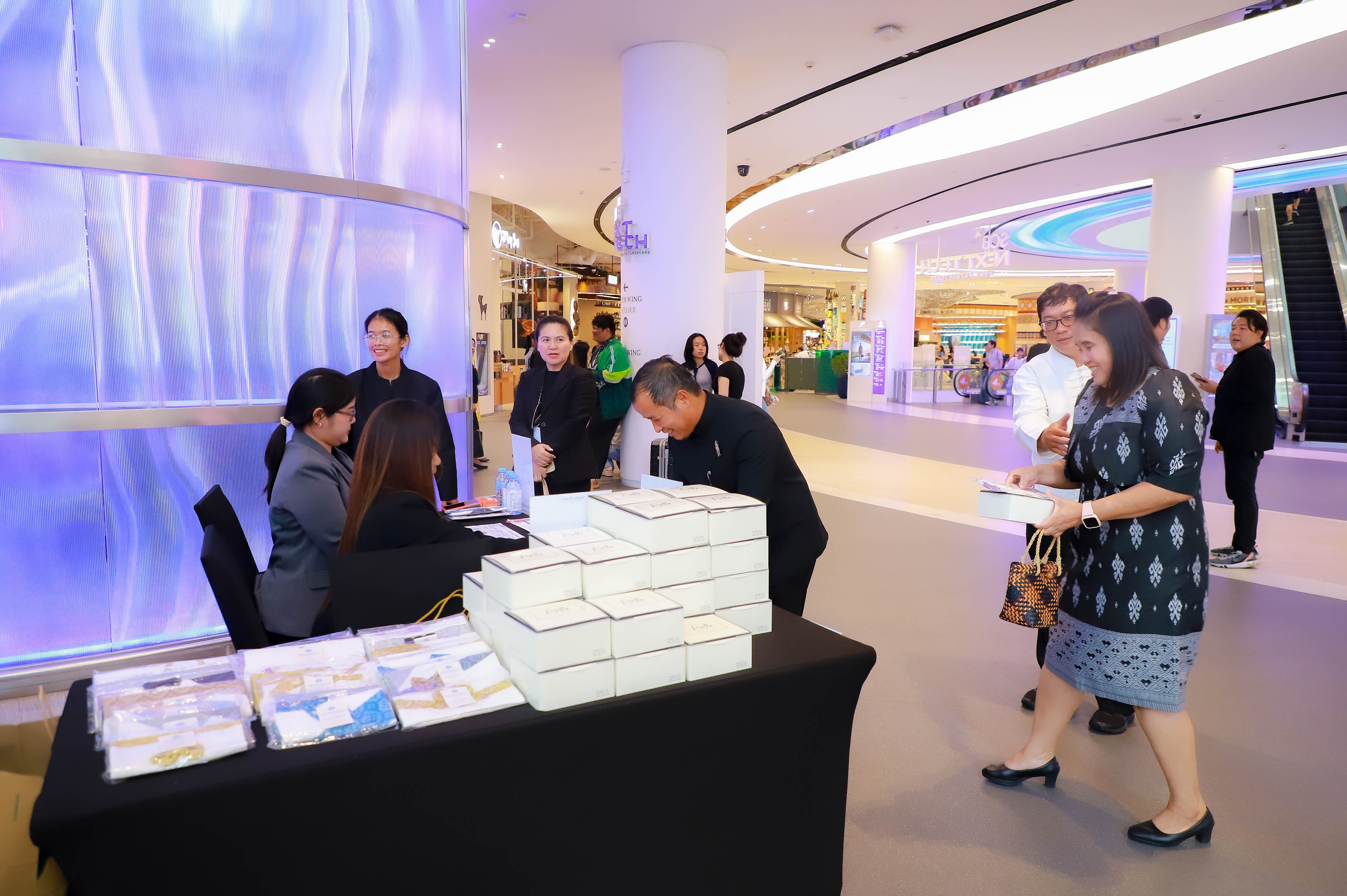 title - ผู้ตรวจราชการ ส.ป.ก. ร่วมพิธีเปิดงานหม่อนไหมสัญจร ณ กรุงเทพมหานครและจังหวัดนนทบุรี ครั้งที่ 3